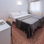 Catalunya Express Hotell 2*