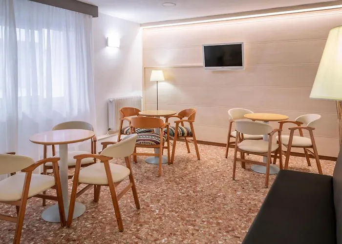 Отель Catalunya Express 2*