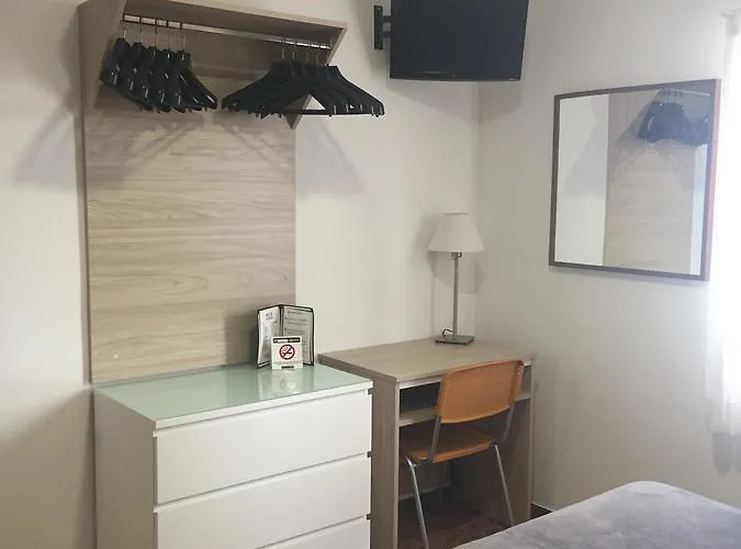 Отель Catalunya Express 2*